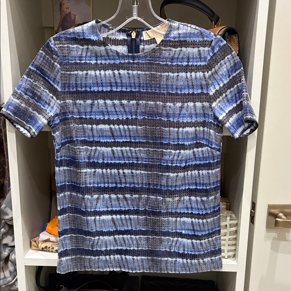 Michael Michael Kors Women’s Sequined Tee Top. SZ XXS. Color Black blue tyedye.